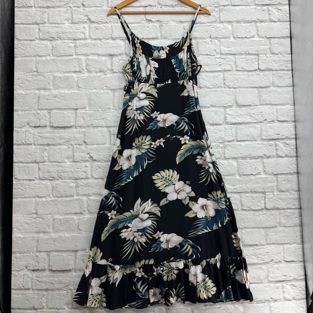 Winnie Fashion Vintage Hawaiian Floral Dress Medium Made in Hawaii